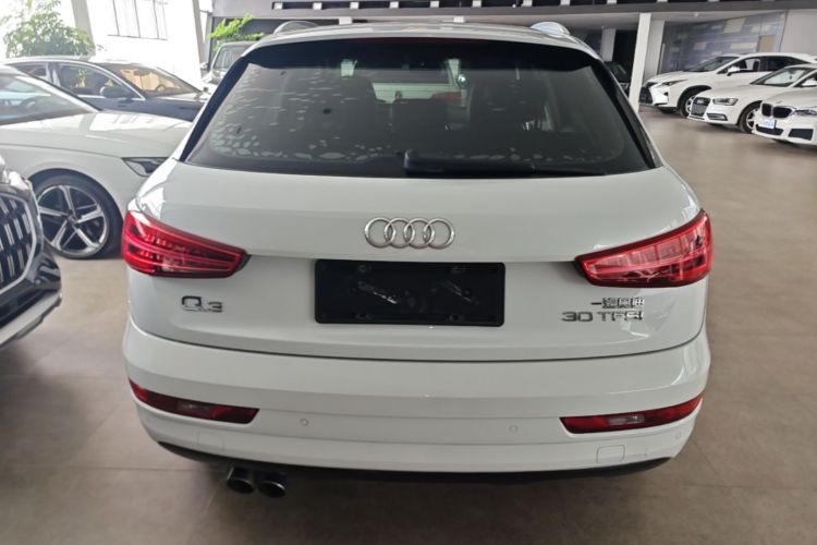 Audi Q3 2018 car image #6