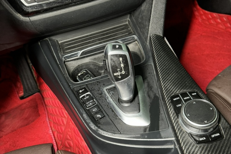 BMW 3 Series 2019 #19 BMW 3 Series 2019 car image #19