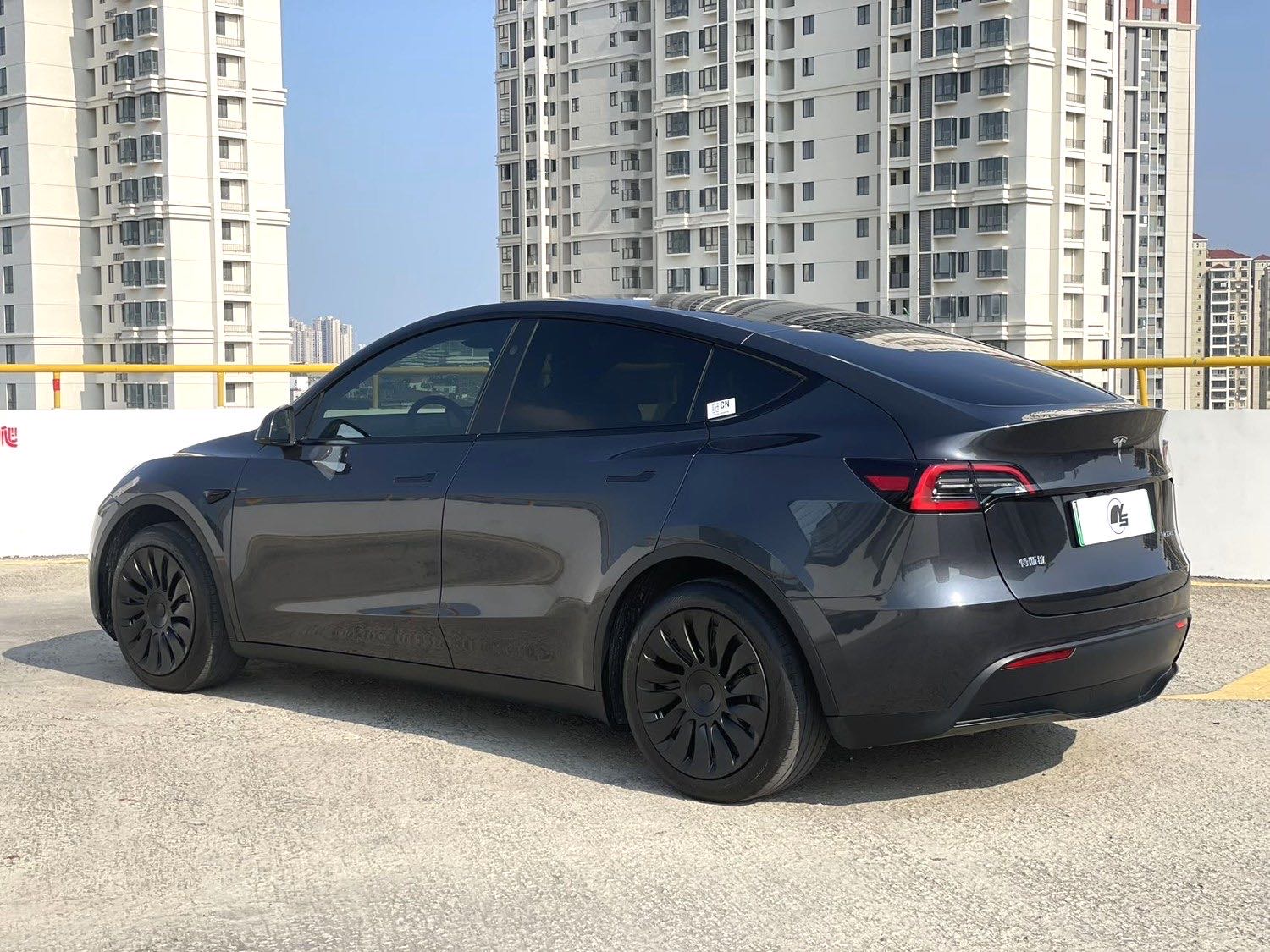 Tesla Model Y 2025 car image #4