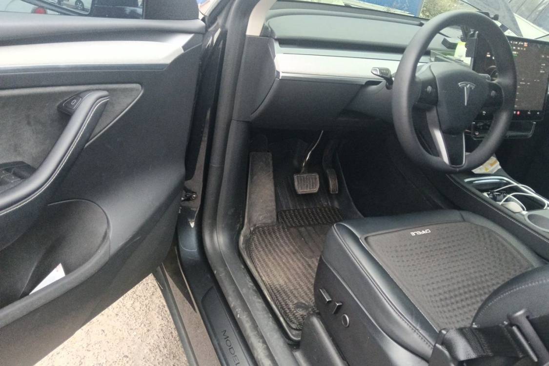 Tesla Model Y 2024 immagine di auto #23