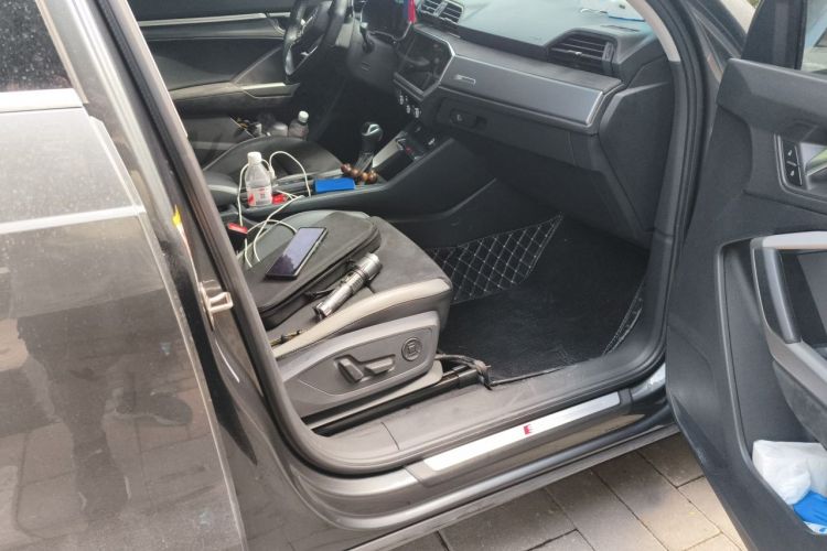 Audi Q3 2022 car image #21