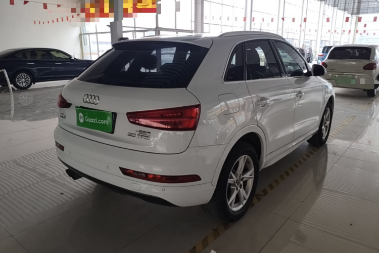 Audi Q3 2018 car image #7