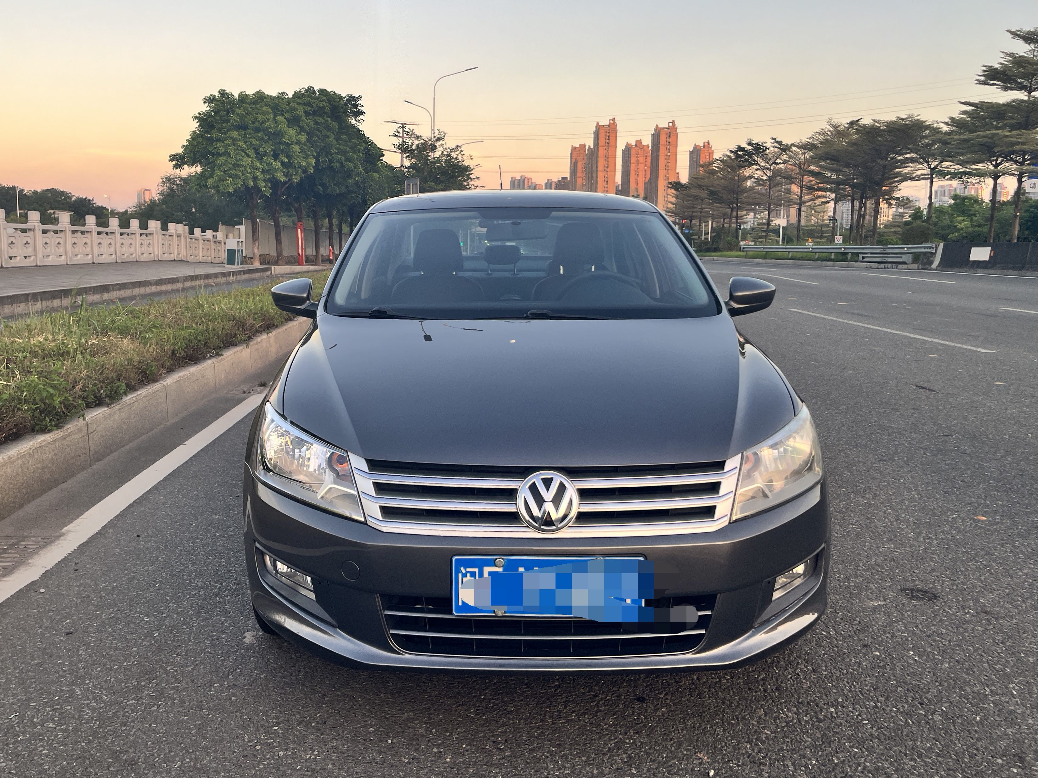 Volkswagen Santana 2015 car image #2