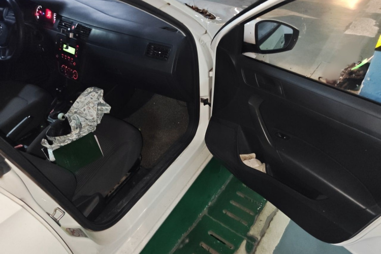 Volkswagen Santana 2017 car image #27
