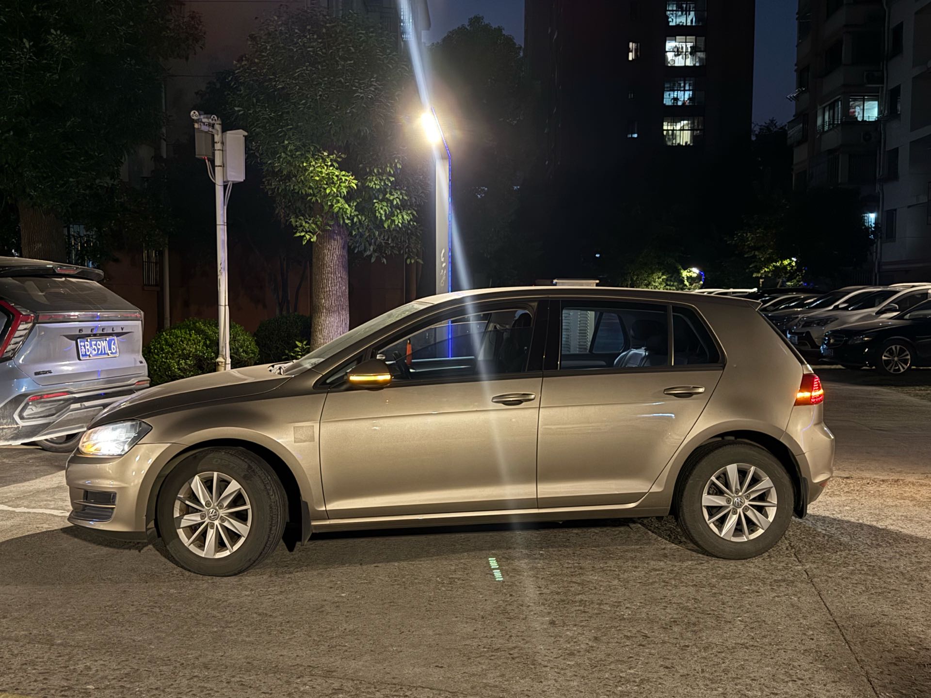 Volkswagen Golf 2014 car image #9