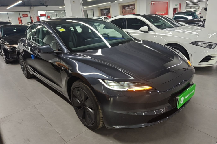 Tesla Model 3 2026 immagine di auto #4