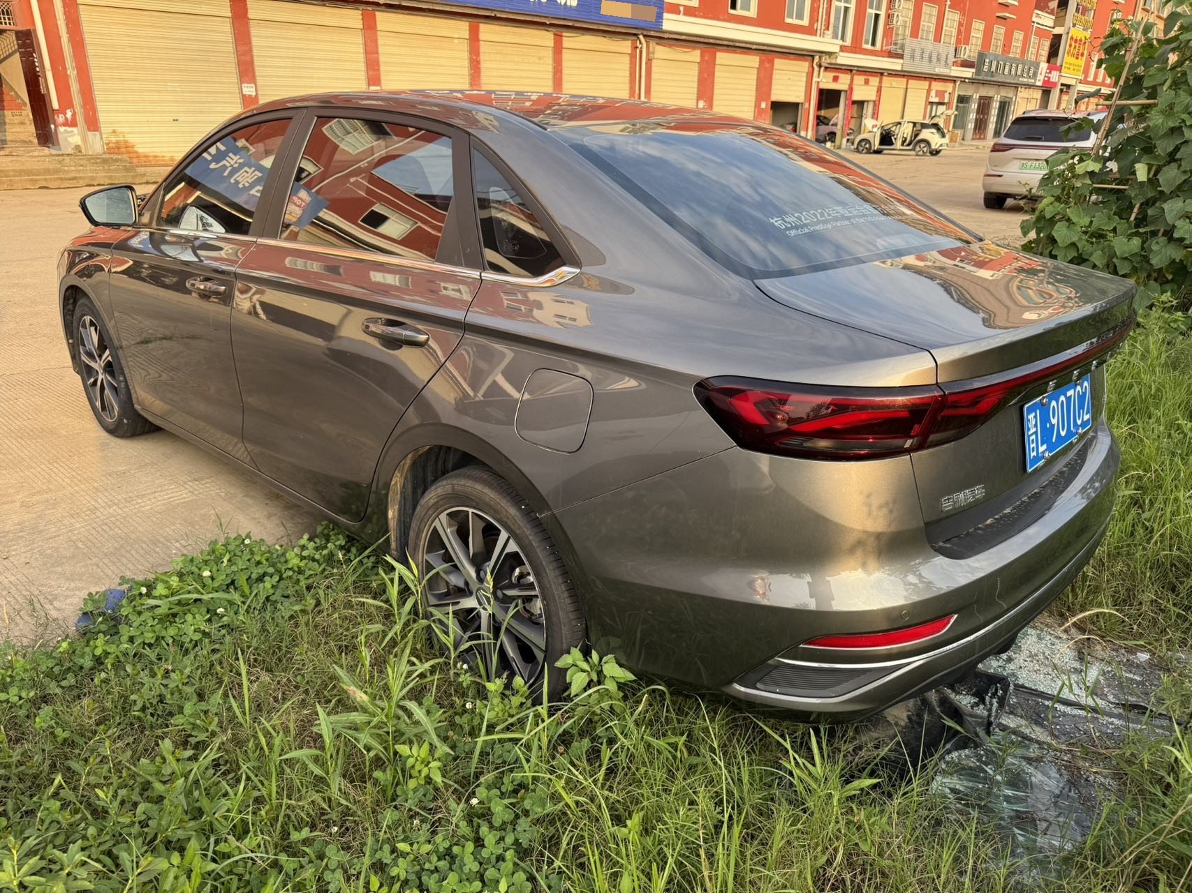 GEELY Emgrand 2022 car image #3