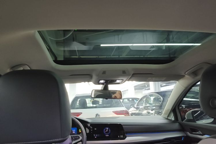 Volkswagen Golf 2023 صورة سيارة #18