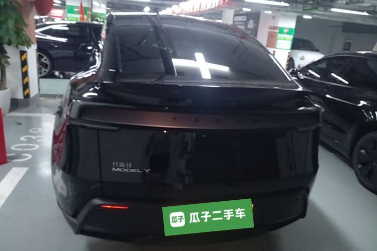 Tesla Model Y 2025 #4 Tesla Model Y 2025 image de voiture #4