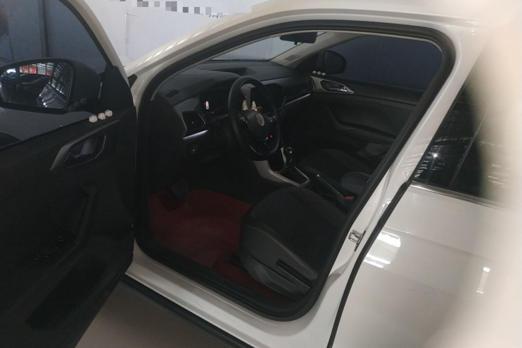 Volkswagen T-Cross 2021 car image #16