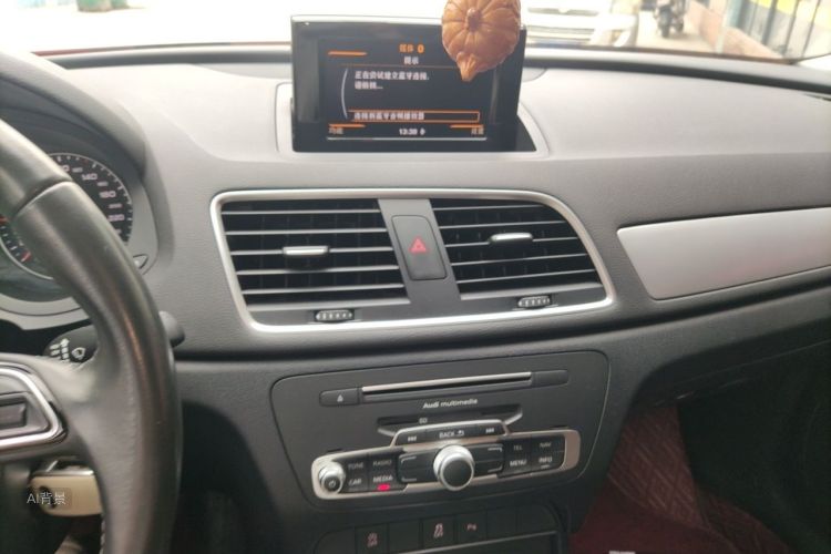 Audi Q3 2018 car image #15