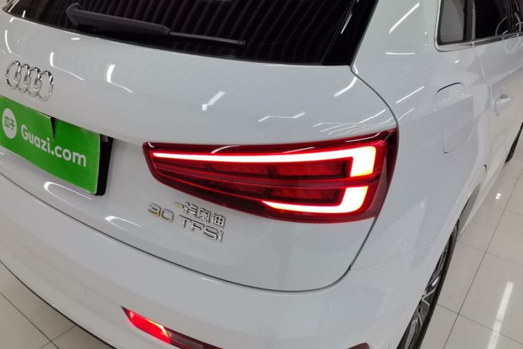 Audi Q3 2017 car image #8