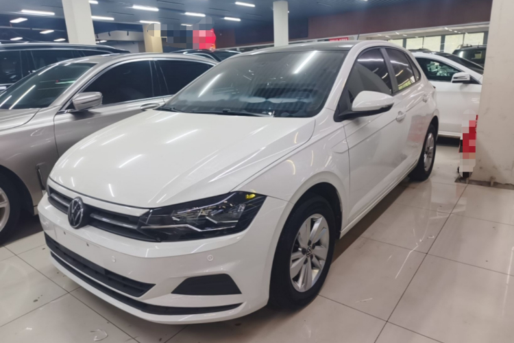 Volkswagen Polo 2021 car image #2