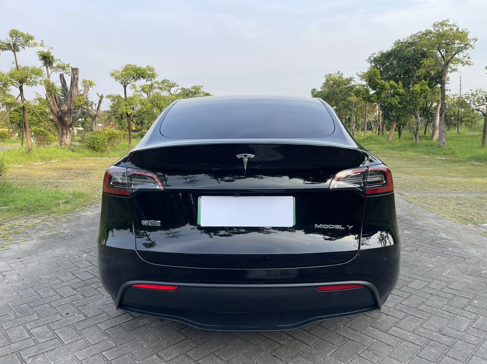 Tesla Model Y 2024 #5 Tesla Model Y 2024 car image #5