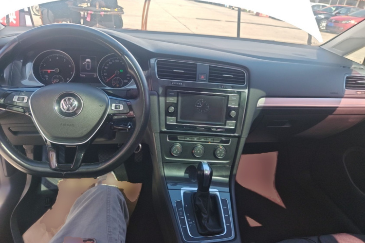 Volkswagen Golf 2018 imagem de carro #10