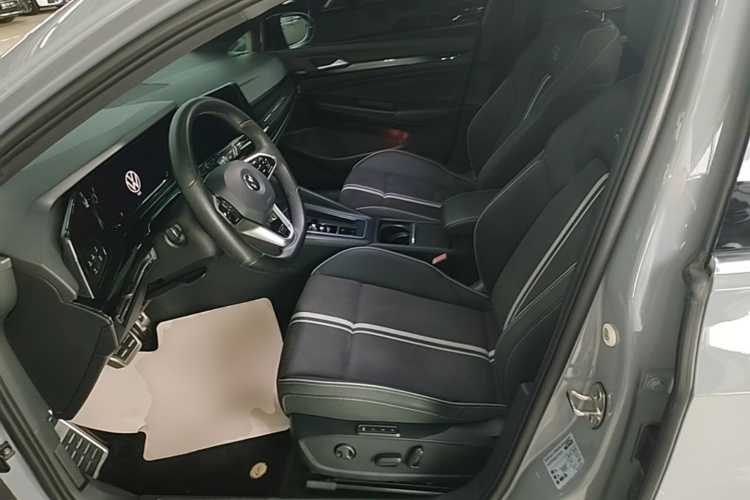 Volkswagen Golf 2021 car image #15