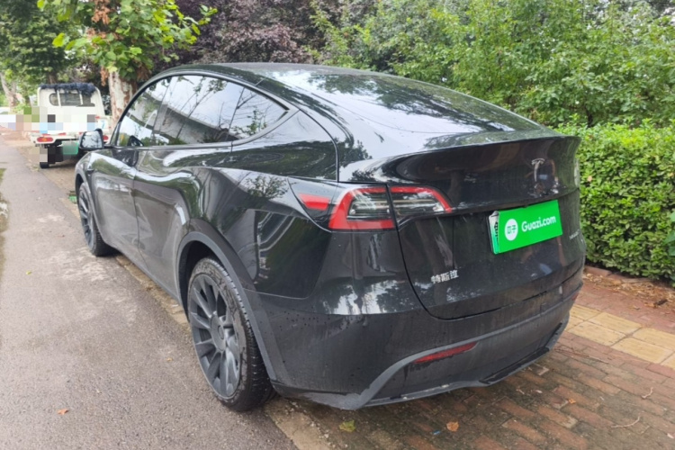 Tesla Model Y 2024 #5 Tesla Model Y 2024 car image #5