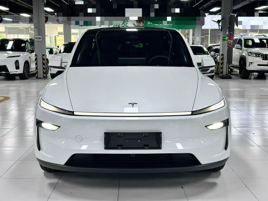Tesla Model Y 2026 car image #2