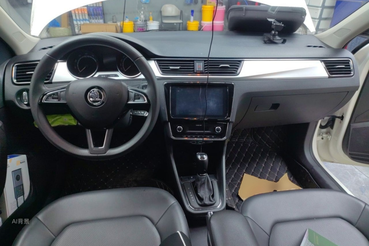 Skoda Rapid 2021 car image #11