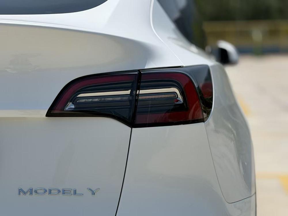 Tesla Model Y 2021 #10 Tesla Model Y 2021 car image #10