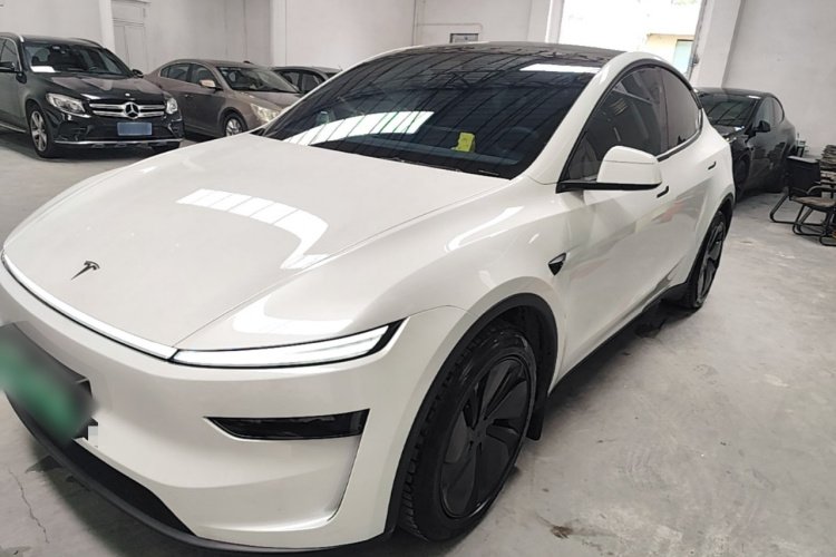 Tesla Model Y 2026 #2 Tesla Model Y 2026 car image #2