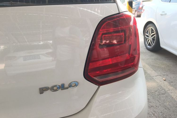 Volkswagen Polo 2015 car image #8
