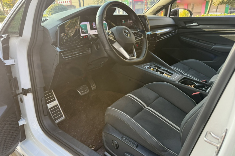 Volkswagen Golf 2022 car image #10