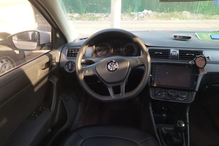 Volkswagen Santana 2017 car image #15