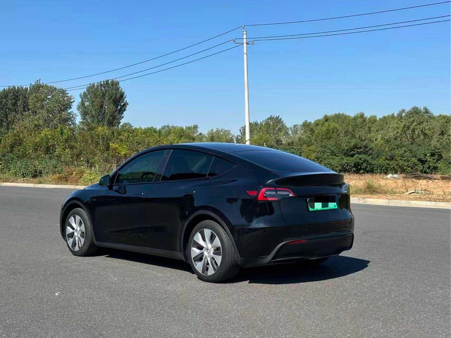 Tesla Model Y 2023 صورة سيارة #9