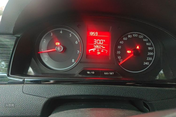 Volkswagen Santana 2017 car image #13