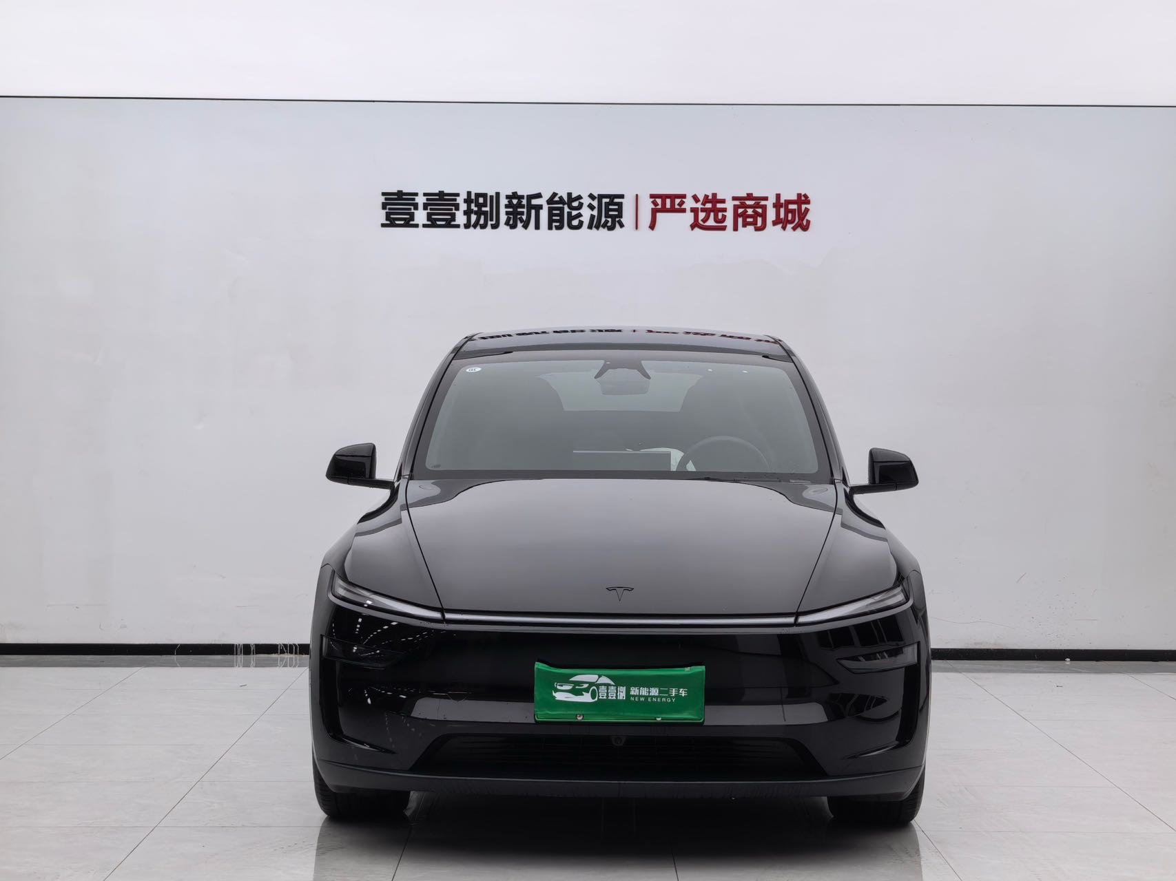 Tesla Model Y L 2025 car image #2