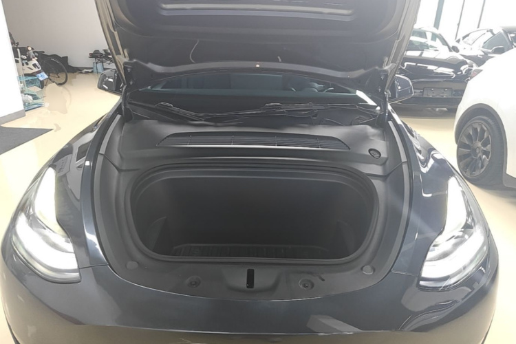 Tesla Model Y 2024 car image #20