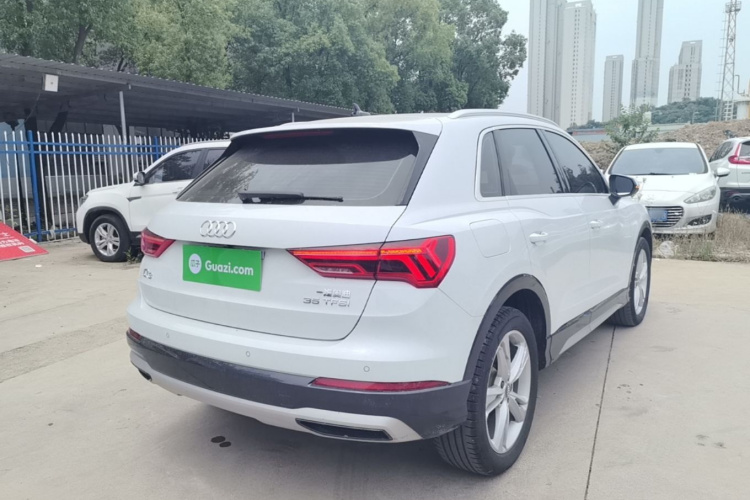Audi Q3 2020 car image #5
