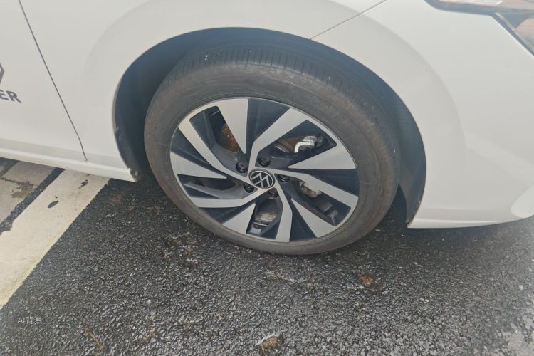 Volkswagen Golf 2025 car image #9