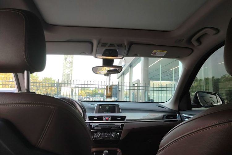 BMW X1 2019 car image #18