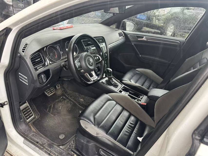 Volkswagen Golf 2017 car image #6