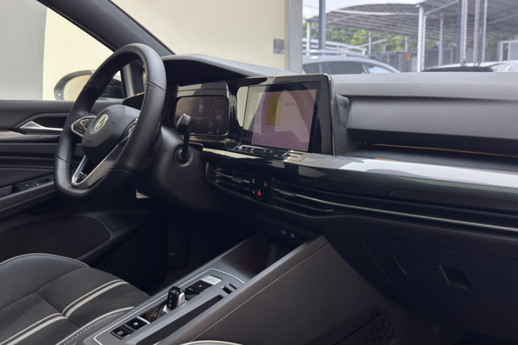 Volkswagen Golf 2021 car image #15