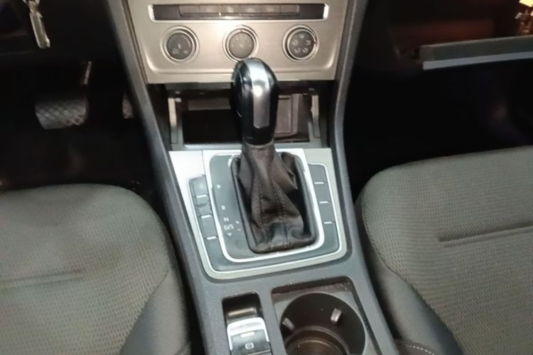 Volkswagen Golf 2016 car image #18