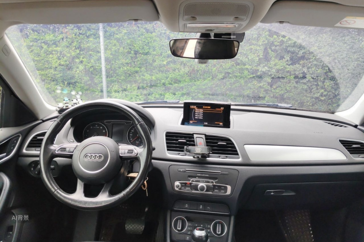 Audi Q3 2016 car image #11