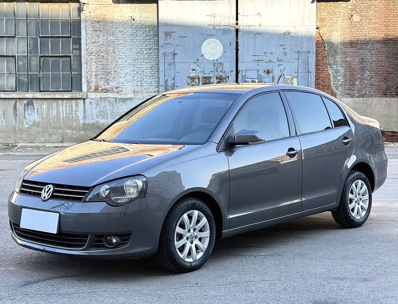 Volkswagen Polo 2012 car image 