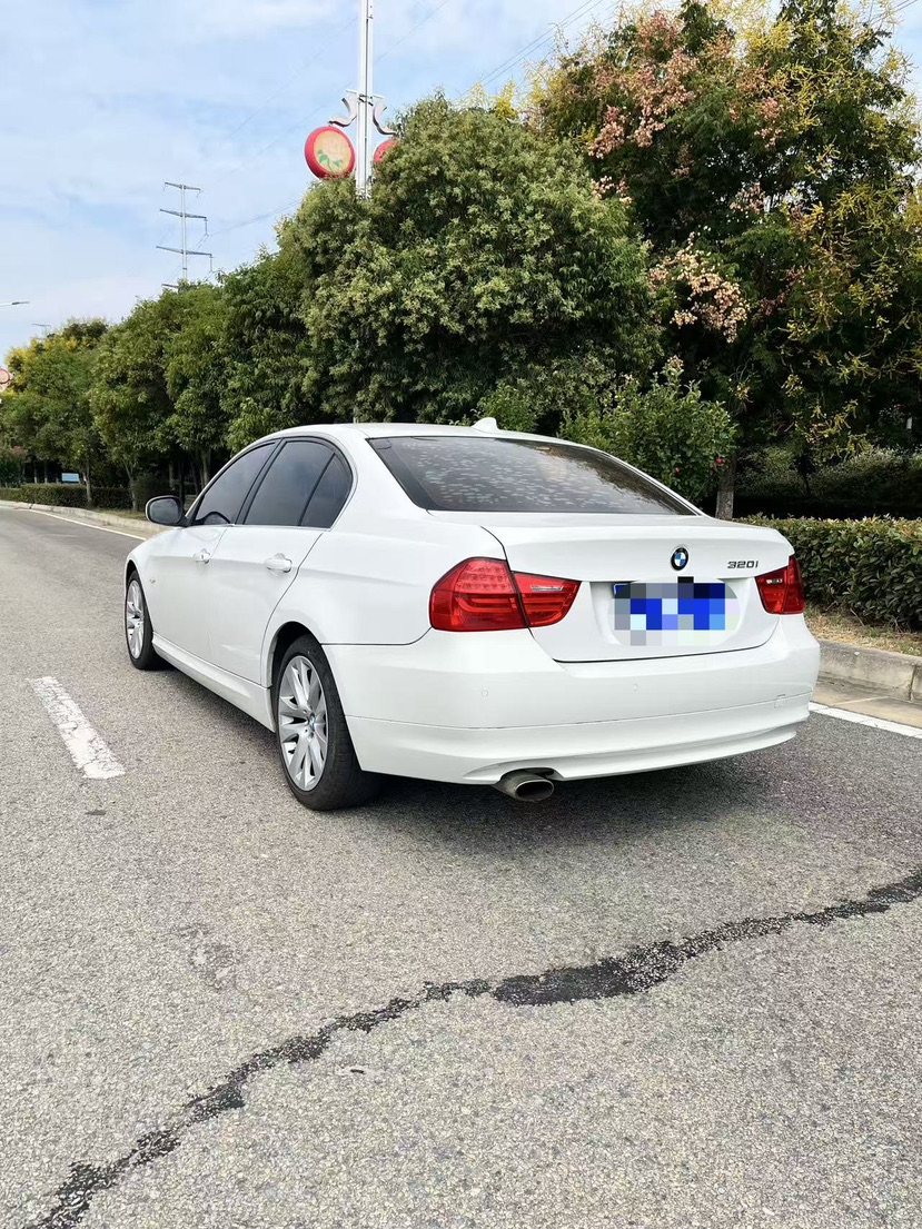 BMW 3 Series 2011 #4 BMW 3 Series 2011 car image #4