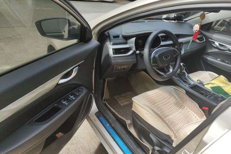 GEELY Emgrand 2019 car image #13