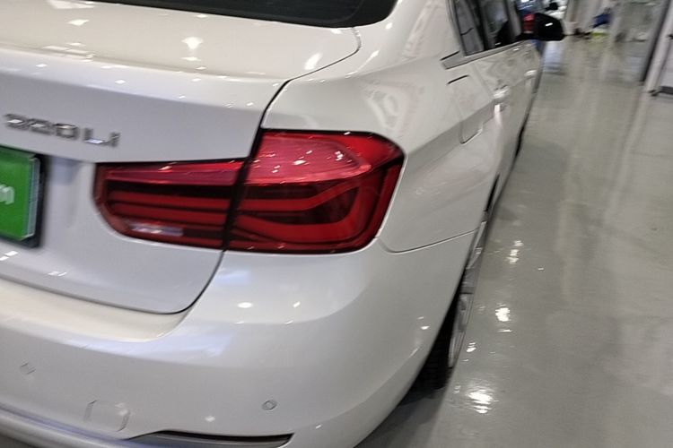 BMW 3 Series 2018 imagen de coche #8