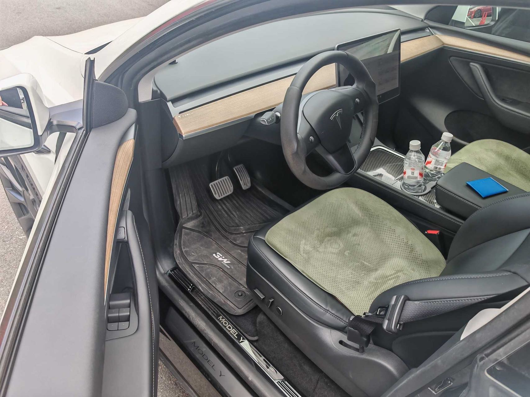 Tesla Model Y 2021 #4 Tesla Model Y 2021 car image #4