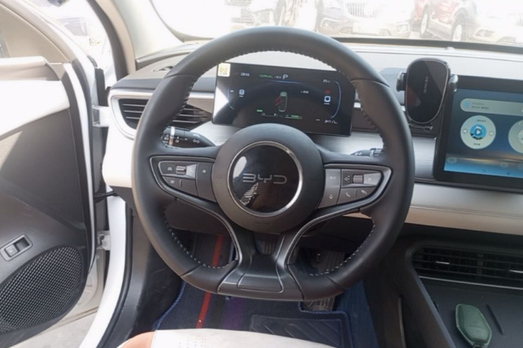 BYD Seal 05 DM-i 2025 car image #11