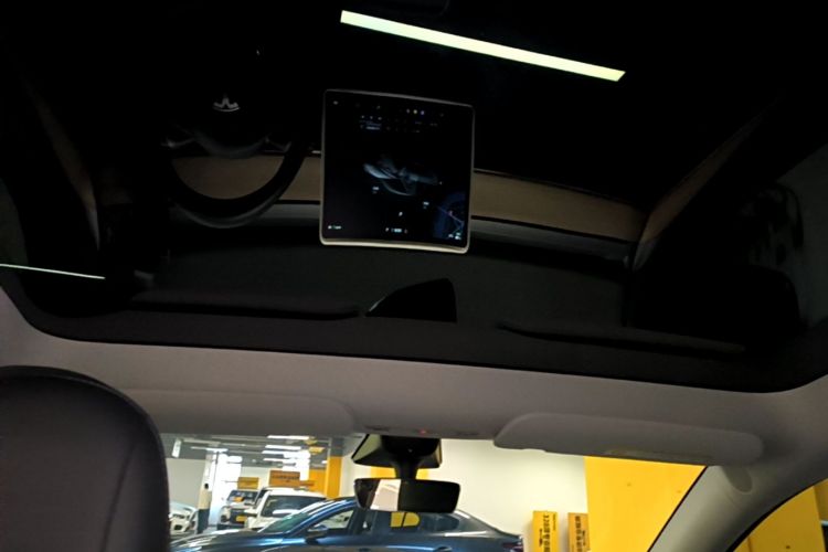 Tesla Model Y 2022 car image #18