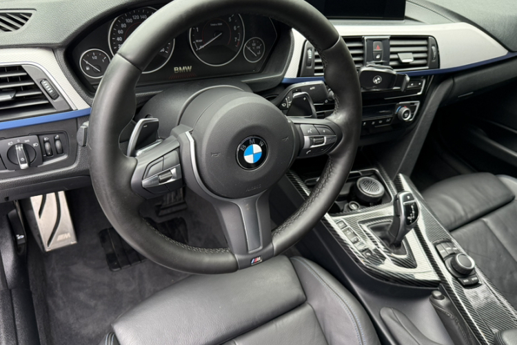 BMW 3 Series 2018 #22 BMW 3 Series 2018 car image #22