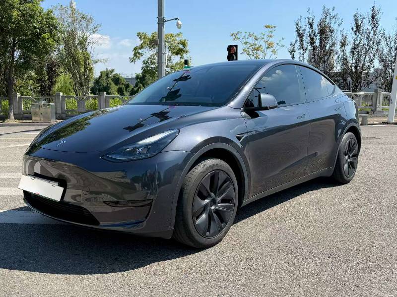Tesla Model Y 2024 #2 Tesla Model Y 2024 image de voiture #2