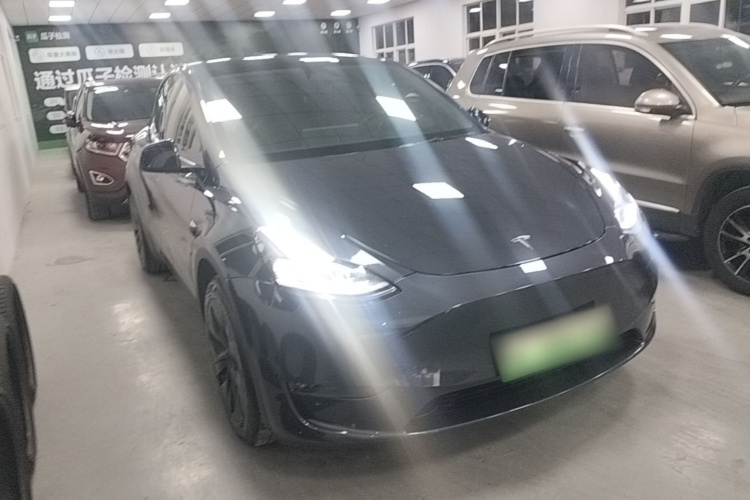 Tesla Model Y 2024 immagine di auto #4
