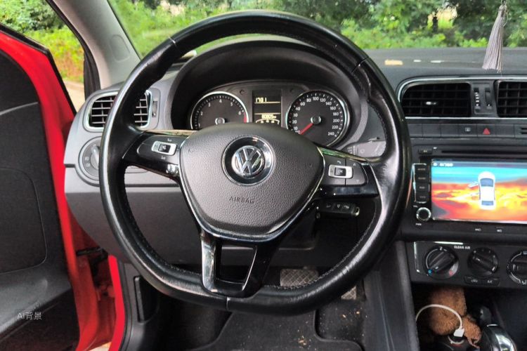 Volkswagen Polo 2016 car image #12